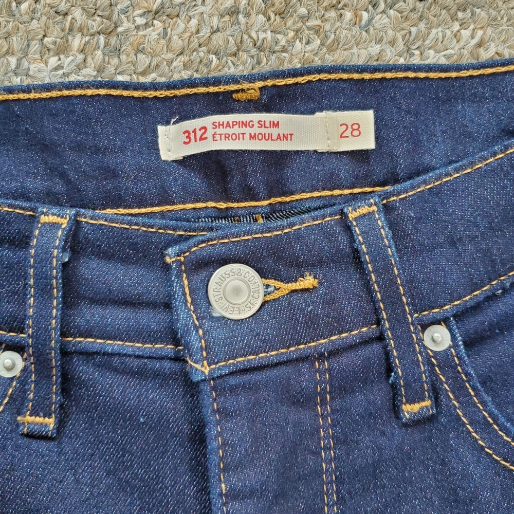 NWOT Levi's 28 Modern Contemporary Minimalist Mid Rise Shaping Slim Jeans - Picture 7 of 16